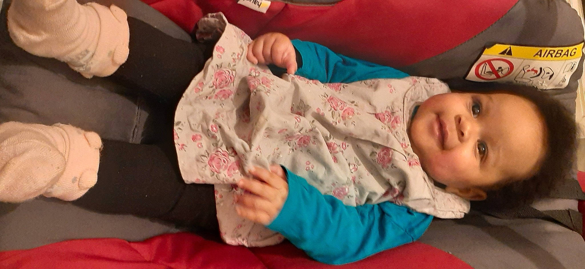 Nayra participe au concours pour gagner de l'argent avec cette photo : arm, baby, baby_toddler_clothing, cheek, child, comfort, facial_expression, finger, fun, head, mouth, nose, organ, people, person, red, skin, sleeve, smile, textile