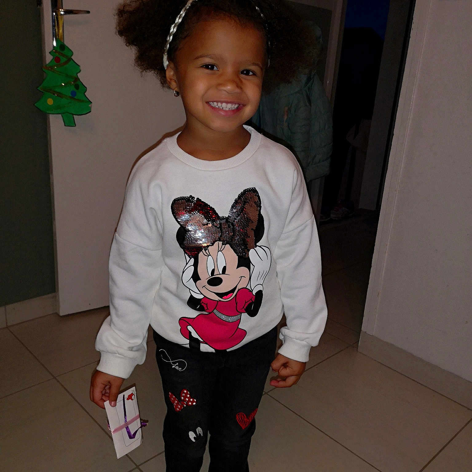 Nyna a rejoint le concours — aidez-le/la à gagner de superbes lots ! child, costume, ear, fawn, joy, person, skin, smile, t_shirt, toddler