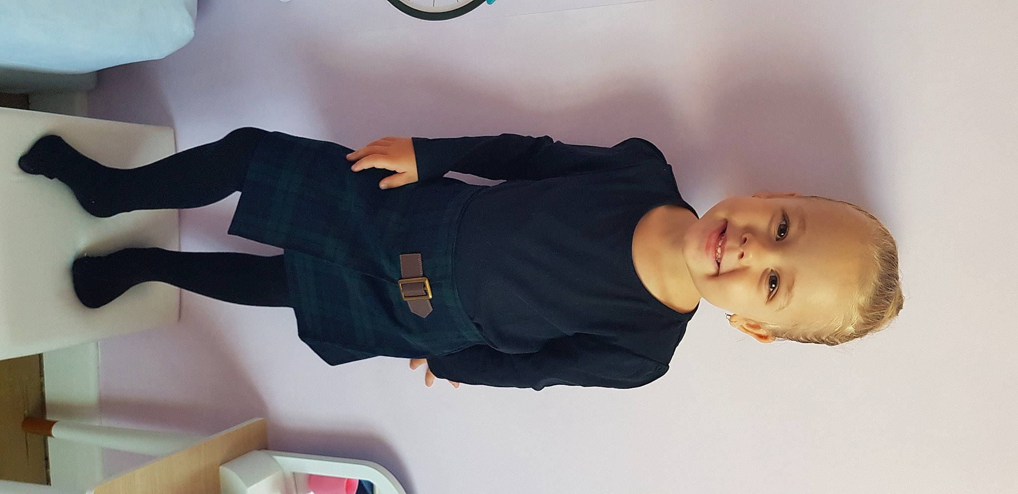 Edene participe au concours pour gagner de l'argent avec cette photo : arm, balance, clock, comfort, elbow, human_leg, joint, joy, knee, person, room, sitting, sleeve, sportswear, thigh, tire, toddler, waist, wheel, white