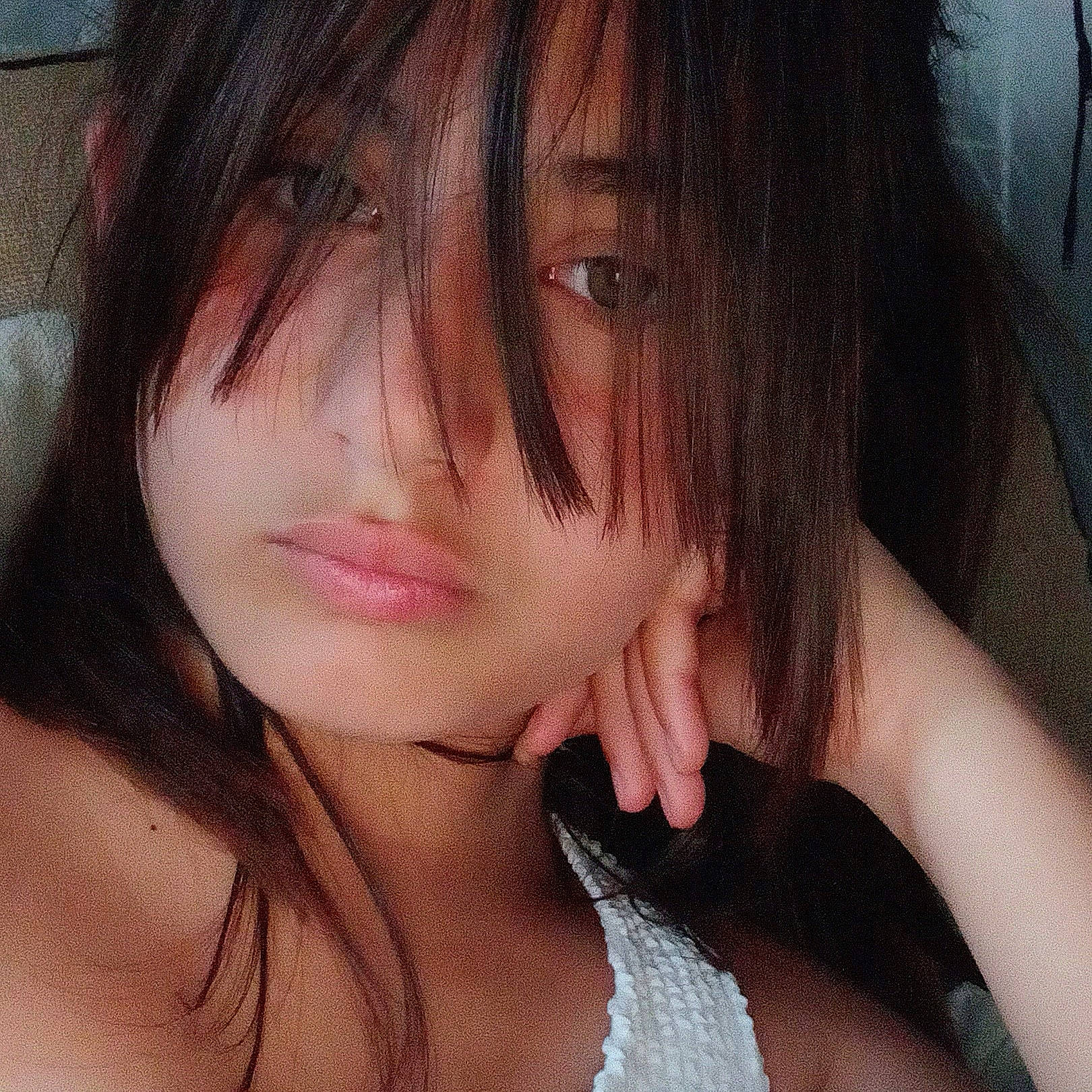 Tressia participe au concours pour gagner de l'argent avec cette photo : bangs, cheek, chin, eye, eyebrow, eyelash, face, finger, forehead, gesture, hair, head, human_body, jaw, lip, mouth, muscle, neck, nose, person