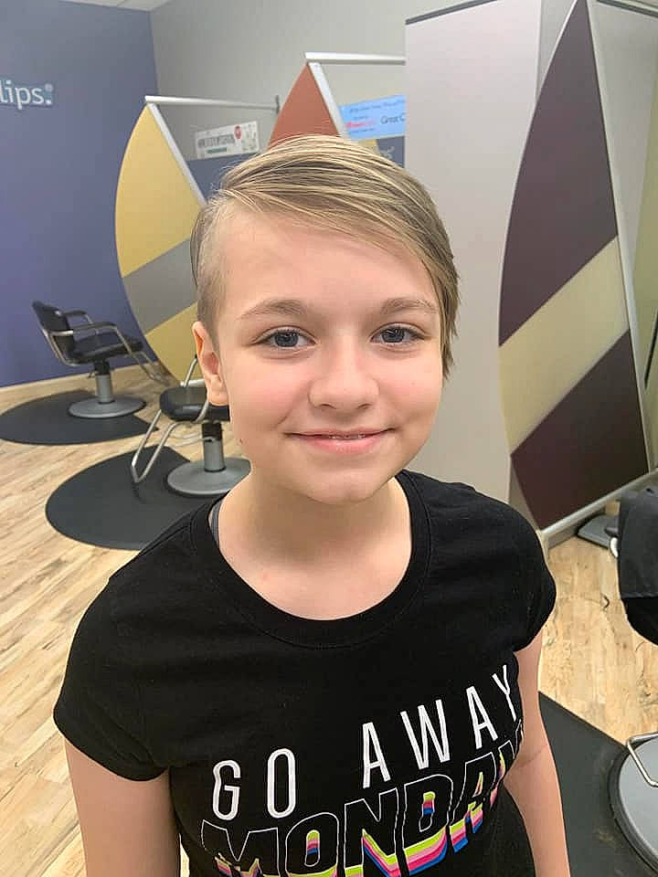 Aya is registered to the contest to win money with this photo: blond, child, ear, face, forehead, hair, hairstyle, head, joy, neck, person, photography, selfie, smile, t_shirt