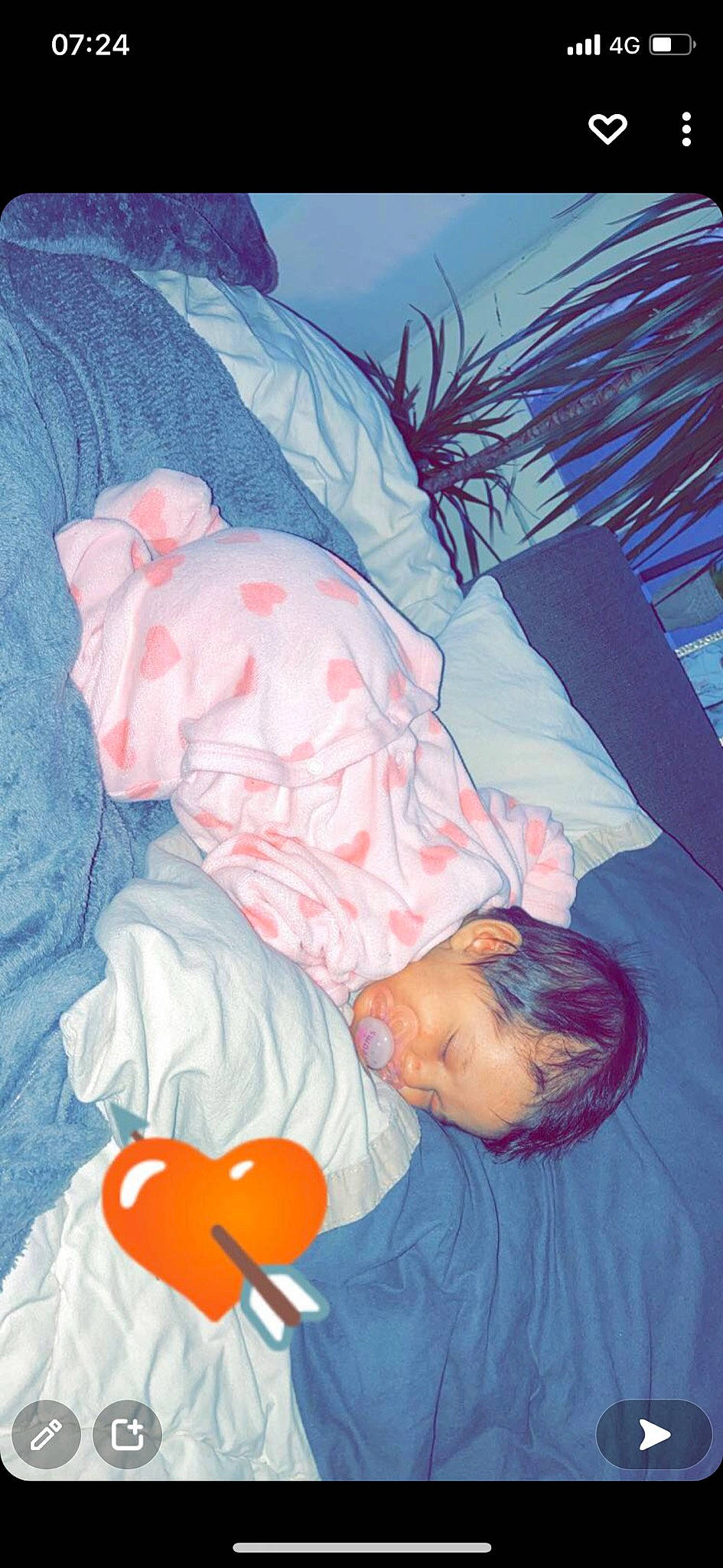 Yéléna participe au concours pour gagner de l'argent avec cette photo : baby, baby_products, baby_sleeping, baby_toddler_clothing, bedding, bedtime, carmine, child, comfort, fun, happy, linens, mouth, nap, orange, person, room, sleep, textile, toddler