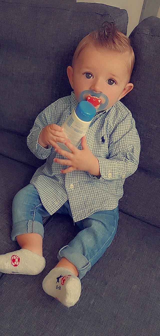 Thymeo a rejoint le concours — aidez-le/la à gagner de superbes lots ! baby, baby_toddler_clothing, cheek, comfort, cool, face, finger, happy, head, joint, knee, leg, nose, person, skin, sleeve, standing, textile, thigh, toddler