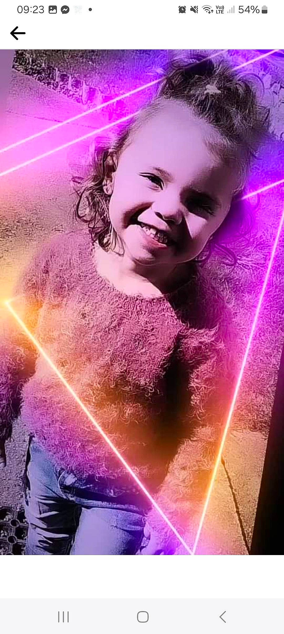 Lou participe au concours pour gagner de l'argent avec cette photo : art, beauty, cool, entertainment, eye, facial_expression, flash_photography, fun, hair, happy, head, joy, light, magenta, person, photograph, pink, purple, smile, snapshot