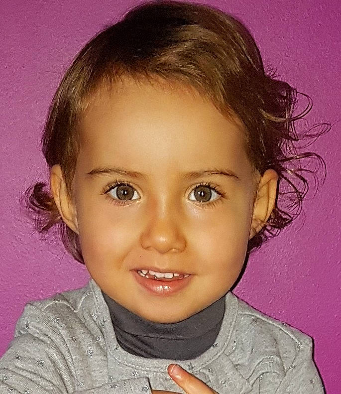 Kylia participe au concours pour gagner de l'argent avec cette photo : brown_hair, cheek, child, child_model, chin, ear, eye, eyebrow, face, forehead, girl, hairstyle, head, iris, jaw, joy, lip, nose, person, smile