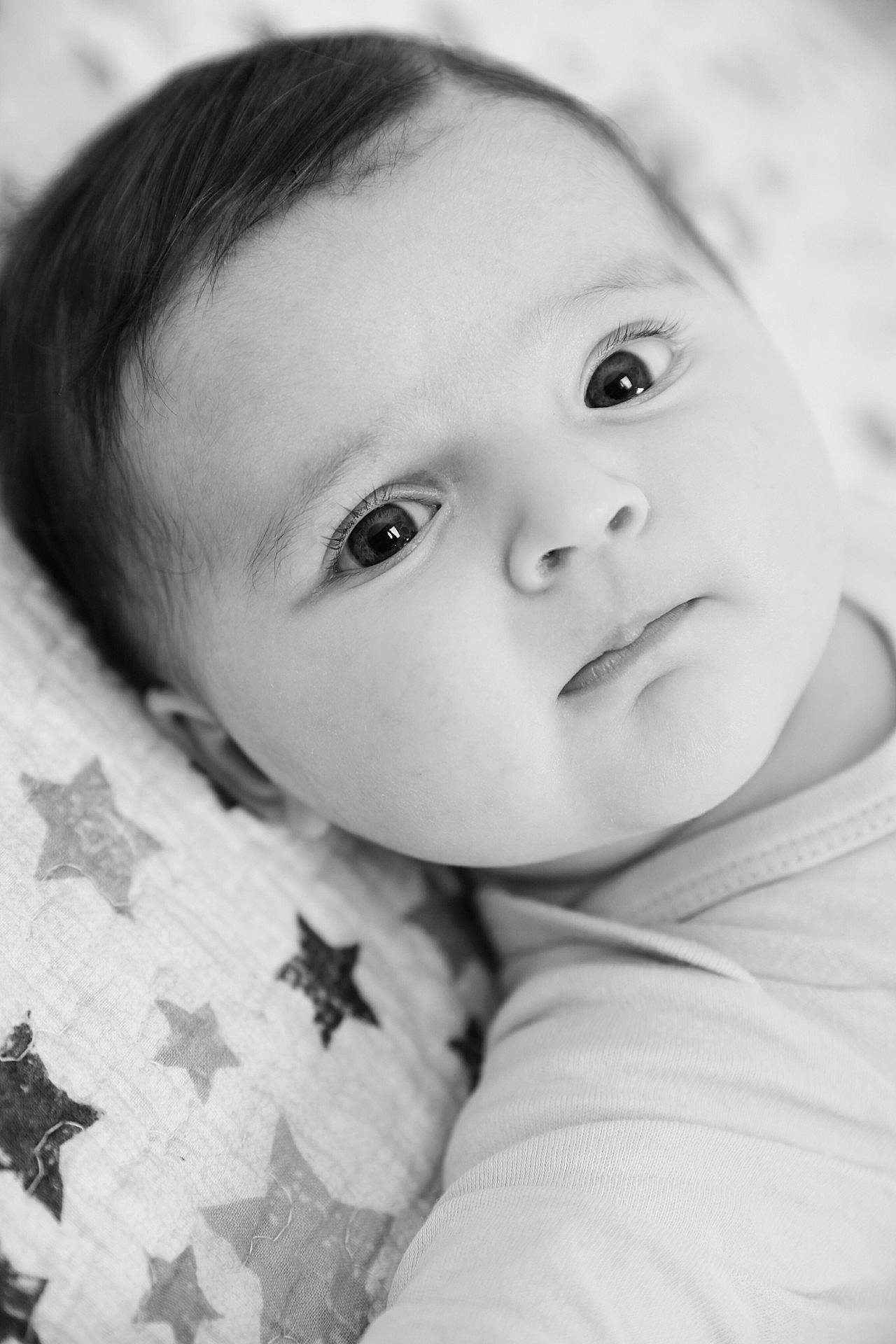 Léonore a rejoint le concours — aidez-le/la à gagner de superbes lots ! beauty, black, black_and_white, cheek, child, close_up, eye, eyebrow, face, head, infant, lip, monochrome_photography, nose, person, photograph, photography, skin, smile, white