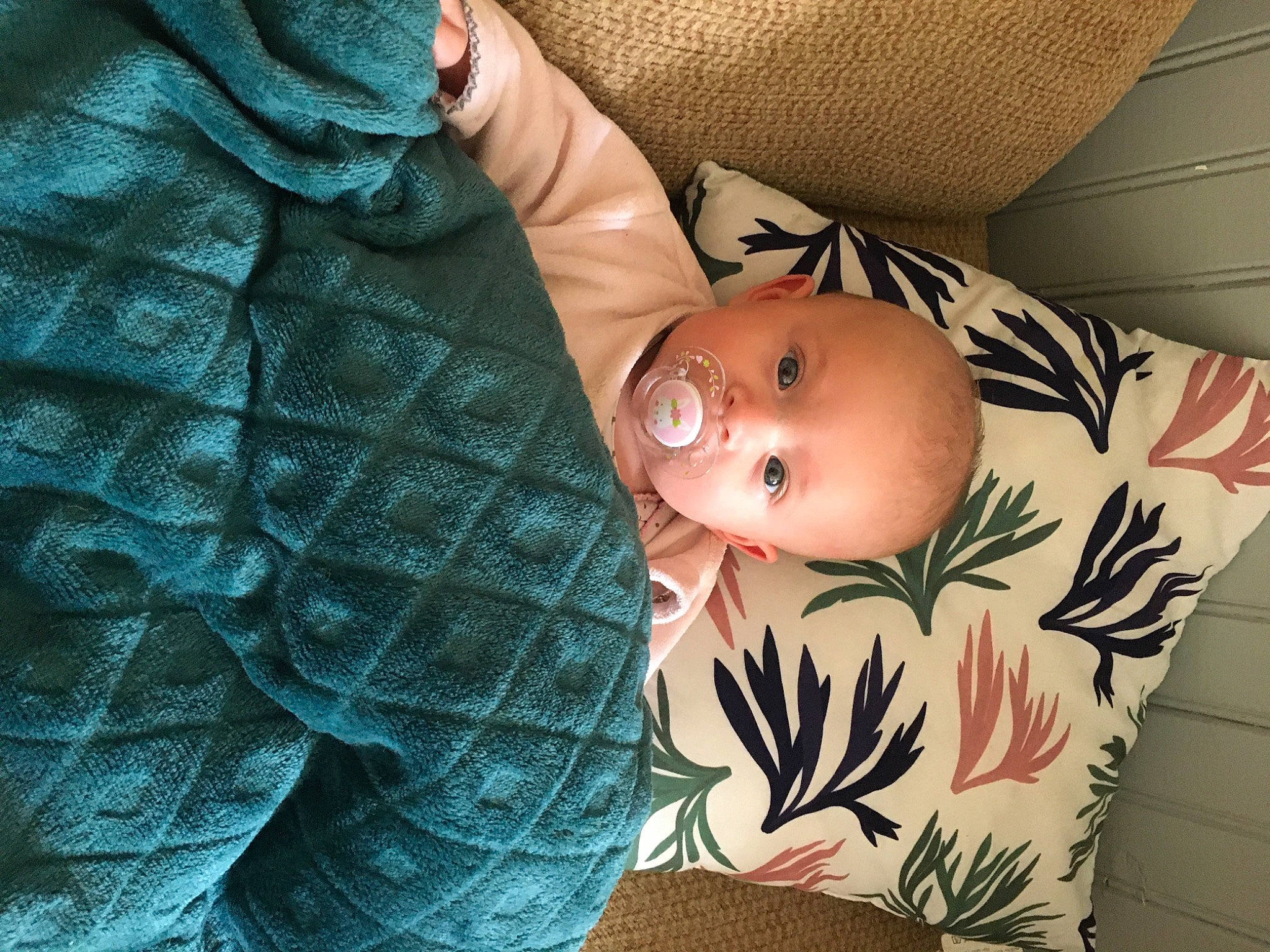 Nellya participe au concours pour gagner de l'argent avec cette photo : abdomen, baby, chest, comfort, couch, elbow, eye, eyelash, finger, head, human, human_body, joint, neck, pattern, person, shoulder, skin, textile, thigh