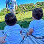 Eden Et Nolan a rejoint le concours — aidez-le/la à gagner de superbes lots ! ball, blanket, casual_clothing, child, daytime, fun, grass, green, leisure, man, nature, outdoor, park, people, playing, recreation, sky, summer, toddler, trees