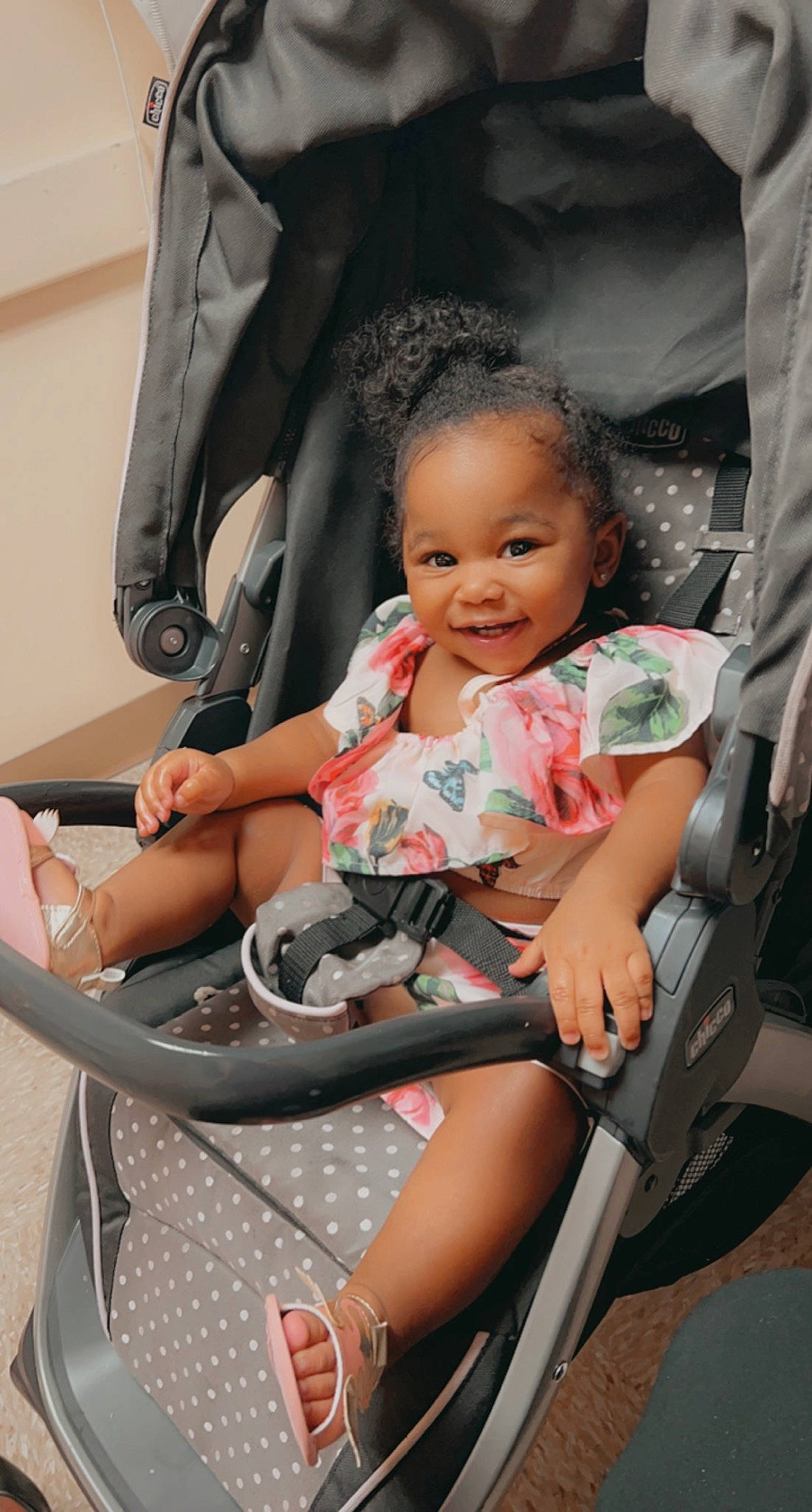 Egypt is registered to the contest to win money with this photo: arm, auto_part, baby, baby_carriage, baby_products, car_seat, child, comfort, fashion, fun, hairstyle, happy, human_leg, joy, leg, person, pink, sandal, skin, smile