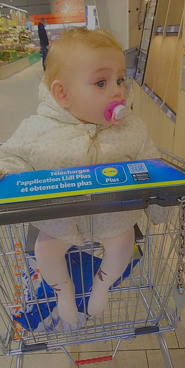 Anastasia participe au concours pour gagner de l'argent avec cette photo : baby, baby_products, baby_safety, baby_toddler_clothing, blue, cart, cheek, child, electric_blue, fun, infant_bed, person, play, product, shopping_cart, sitting, sleeve, sports_equipment, toddler, toy