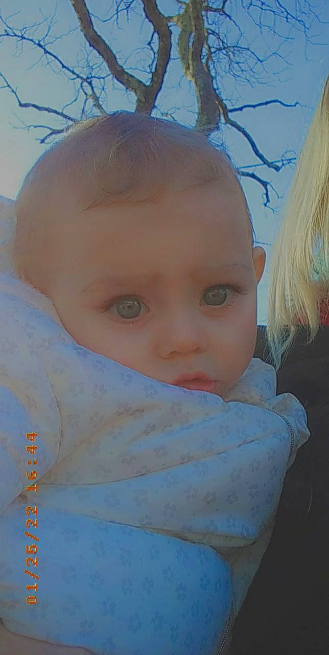 Anastasia a rejoint le concours — aidez-le/la à gagner de superbes lots ! azure, baby, cheek, child, chin, electric_blue, eyebrow, grass, happy, iris, lip, nose, people_in_nature, person, portrait_photography, skin, sky, toddler, tree, twig