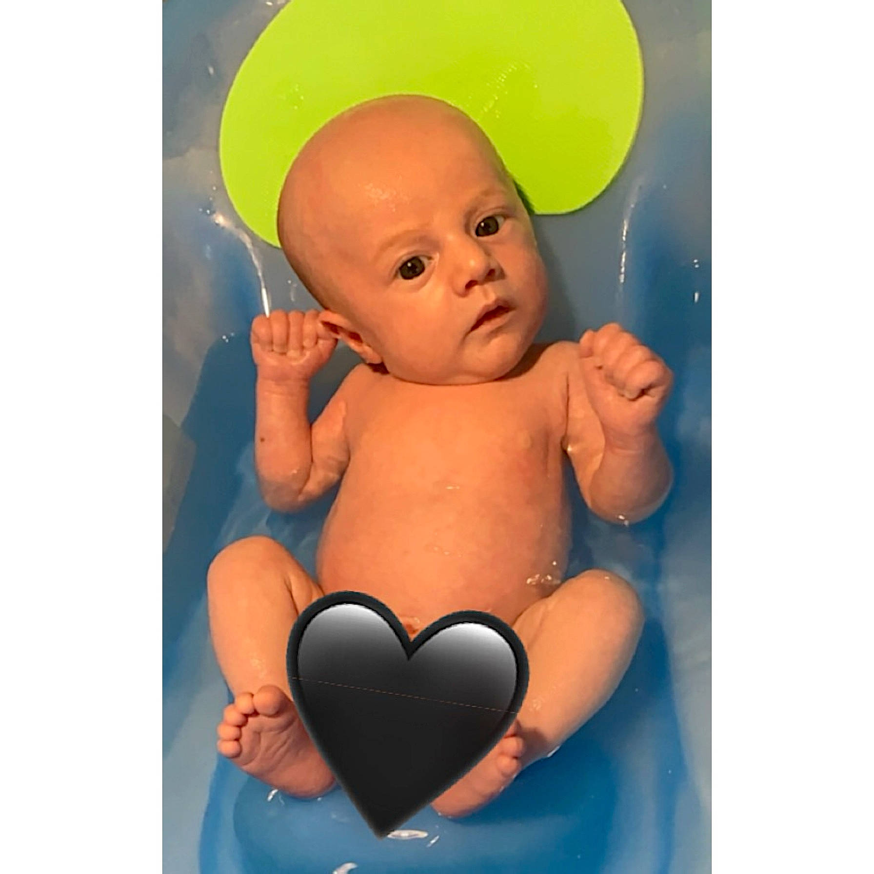 Axel a rejoint le concours — aidez-le/la à gagner de superbes lots ! abdomen, baby, baby_products, baby_toddler_clothing, cheek, chest, finger, gesture, happy, head, lip, mouth, nail, nose, person, sitting, stomach, thumb, toddler, toy