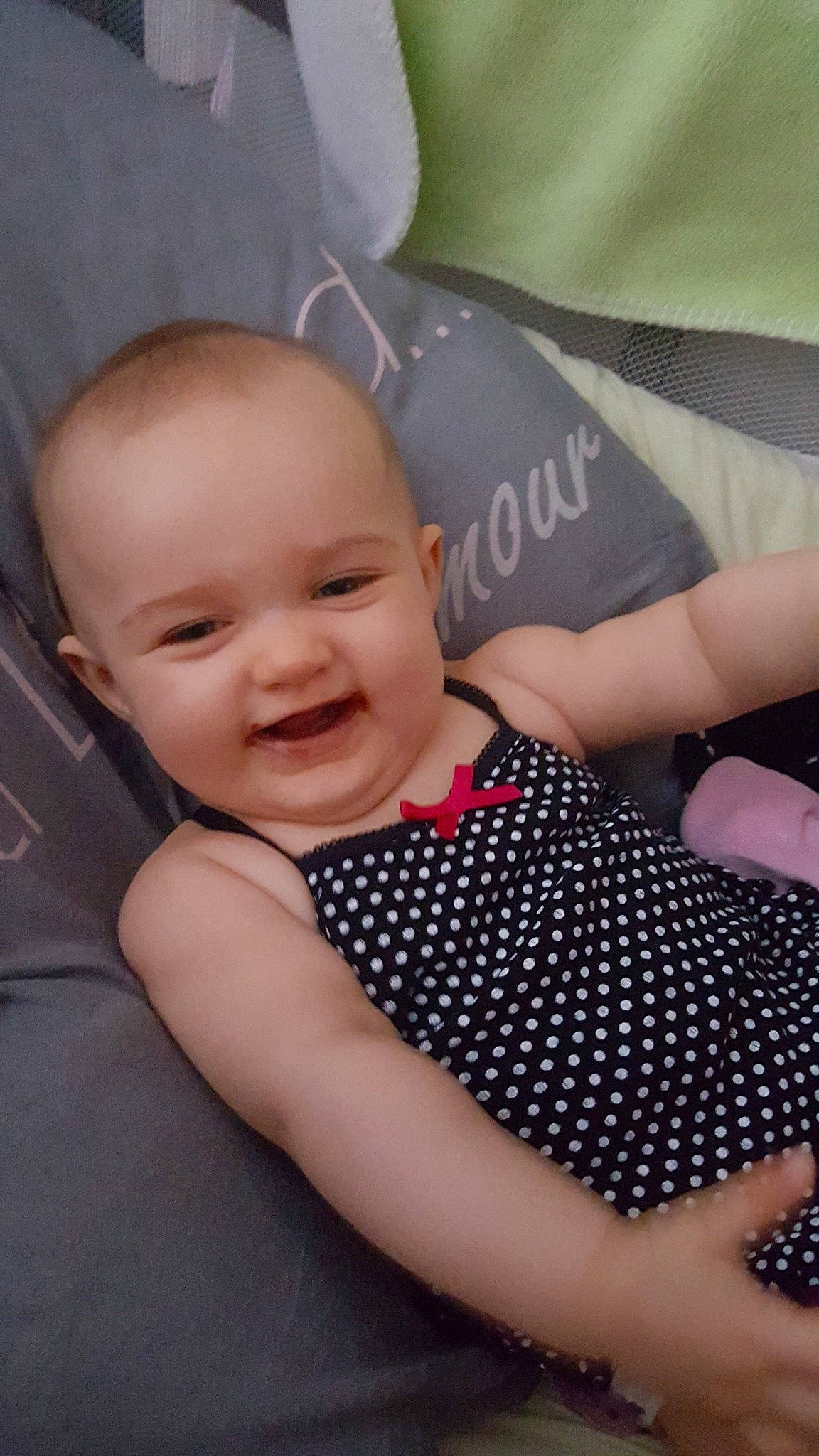 Malia Vagne Dumay a rejoint le concours — aidez-le/la à gagner de superbes lots ! abdomen, baby_products, cheek, child, day, fun, girl, hand, head, infant, iris, leg, person, pink, product, sitting, skin, smile, toddler