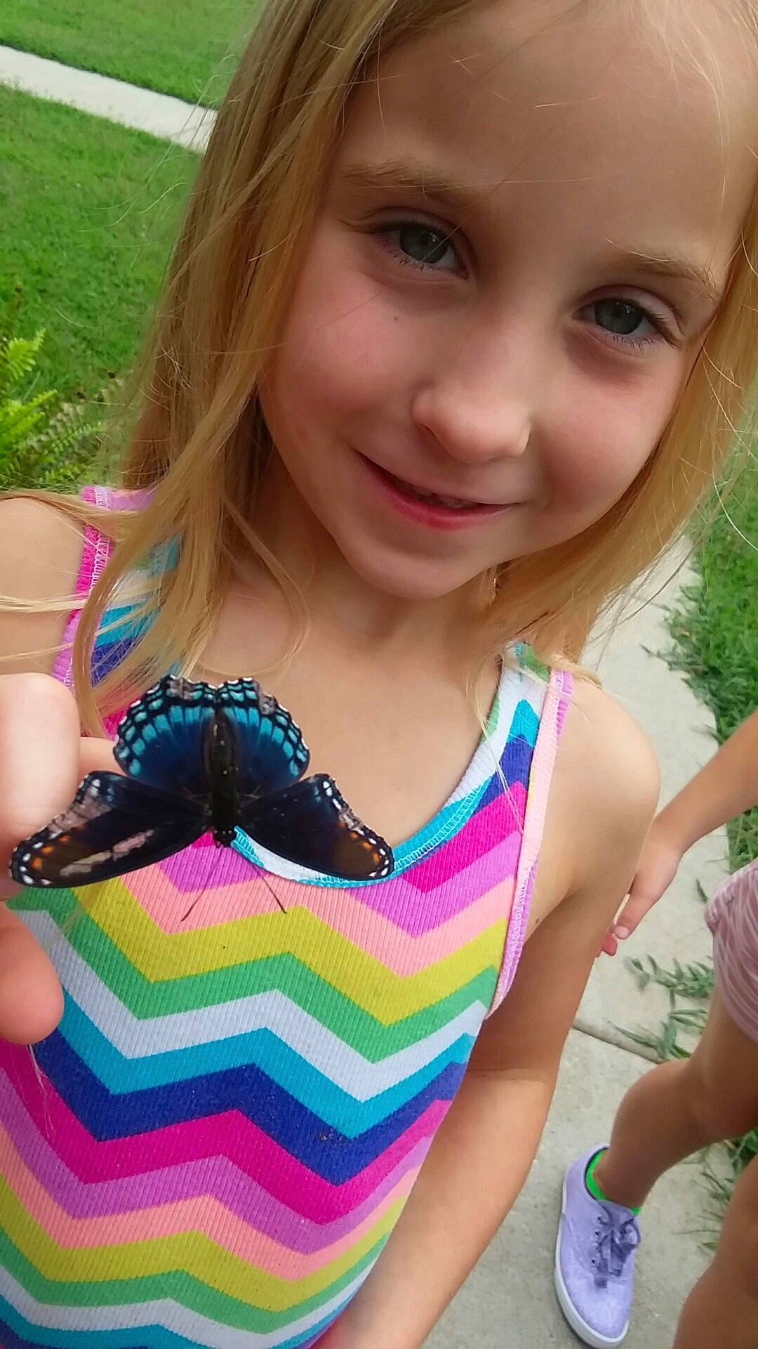 Alli is registered to the contest to win money with this photo: beauty, blond, brown_hair, cheek, child, child_model, fun, girl, human_hair_color, long_hair, mouth, neck, person, pink, skin, smile, summer, toddler