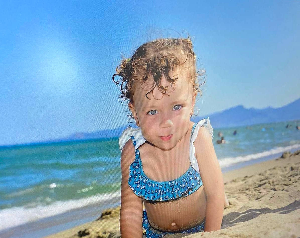 Nélya a rejoint le concours — aidez-le/la à gagner de superbes lots ! azure, beach, child, cloud, flash_photography, fun, happy, horizon, leisure, ocean, people_in_nature, people_on_beach, person, sky, smile, sunlight, swimwear, toddler, travel, water