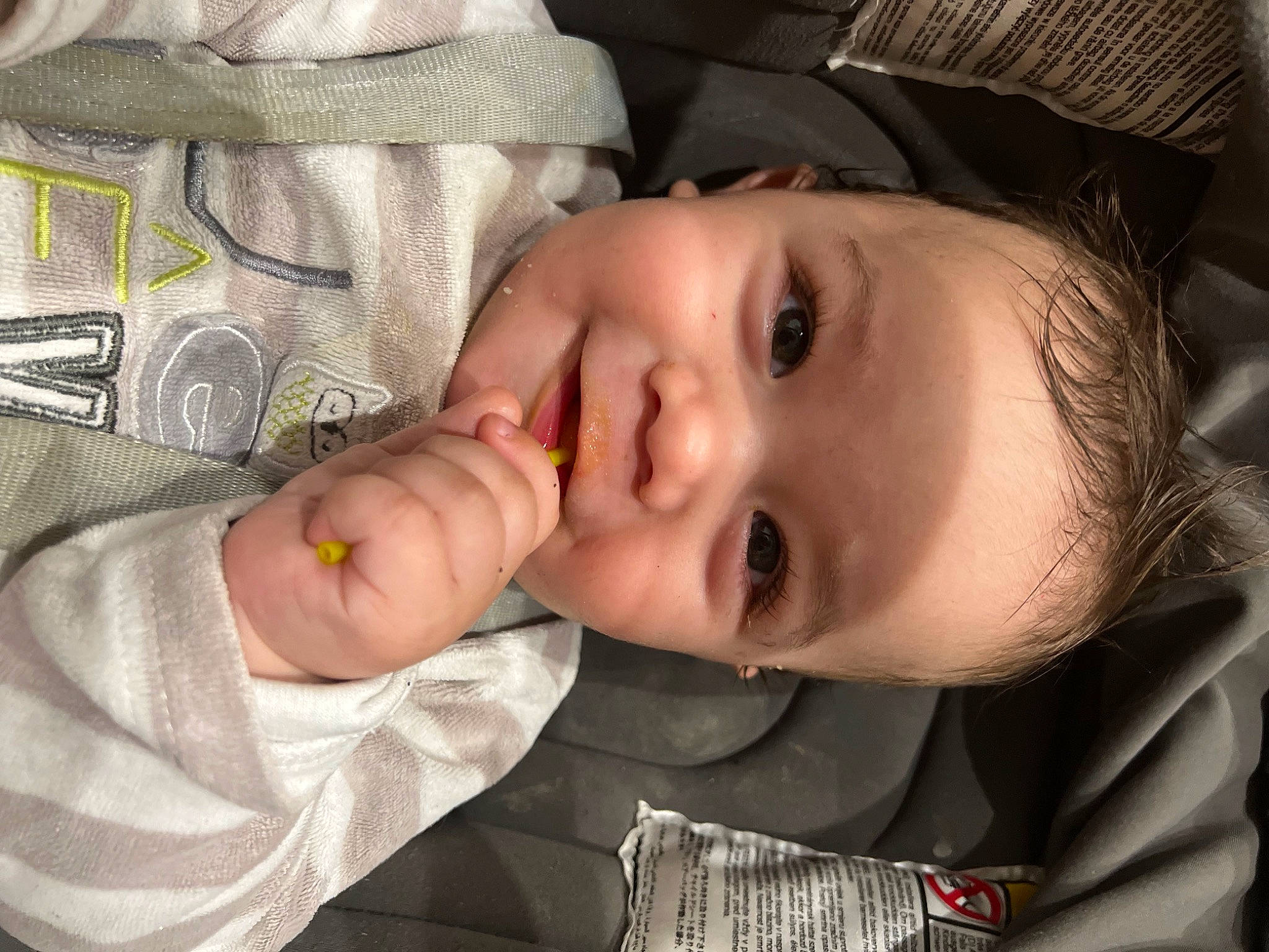 Yuri a rejoint le concours — aidez-le/la à gagner de superbes lots ! baby, baby_toddler_clothing, cheek, chin, ear, eye, eyebrow, eyelash, face, gesture, hairstyle, happy, head, iris, lip, mouth, nose, person, skin, smile