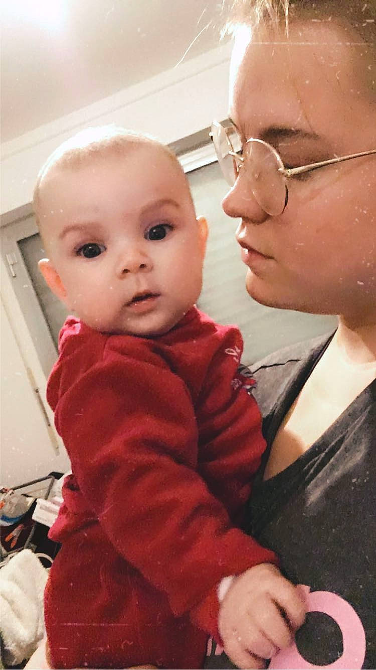 Elia a rejoint le concours — aidez-le/la à gagner de superbes lots ! baby, baby_toddler_clothing, beauty, cheek, child, chin, comfort, eyewear, facial_expression, fun, hairstyle, happy, human, iris, lip, mouth, nose, person, skin, sleeve