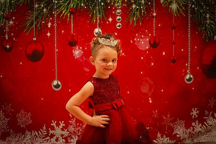 Lulu is registered to the contest to win money with this photo: beauty, christmas_decoration, christmas_ornament, decoration, dress, entertainment, event, facial_expression, flash_photography, fun, happy, holiday, joy, magenta, ornament, people, person, pink, red, smile