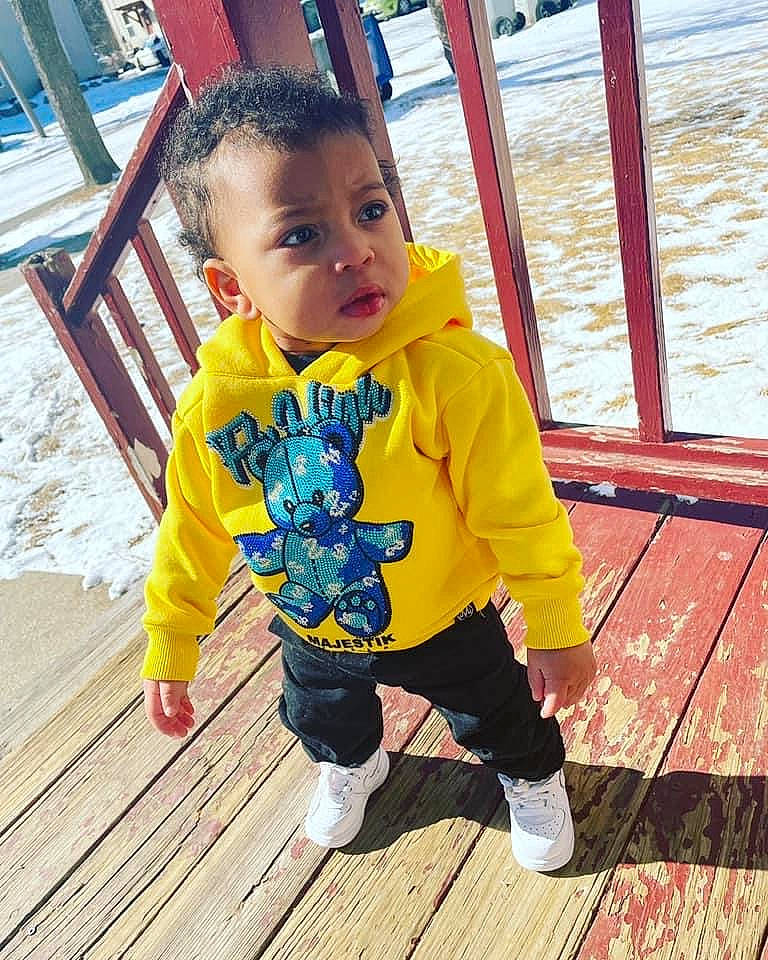 Kaisen is registered to the contest to win money with this photo: baby, baby_toddler_clothing, child, eye, flooring, fun, hand, happy, hardwood, head, leisure, pattern, person, recreation, sitting, sleeve, t_shirt, thigh, toddler, wood