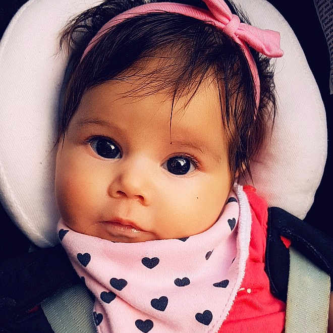 Elyna participe au concours pour gagner de l'argent avec cette photo : beauty, brown_hair, cheek, child, doll, eye, face, girl, hair_accessory, head, infant, iris, lip, mouth, nose, person, pink, product, skin, smile