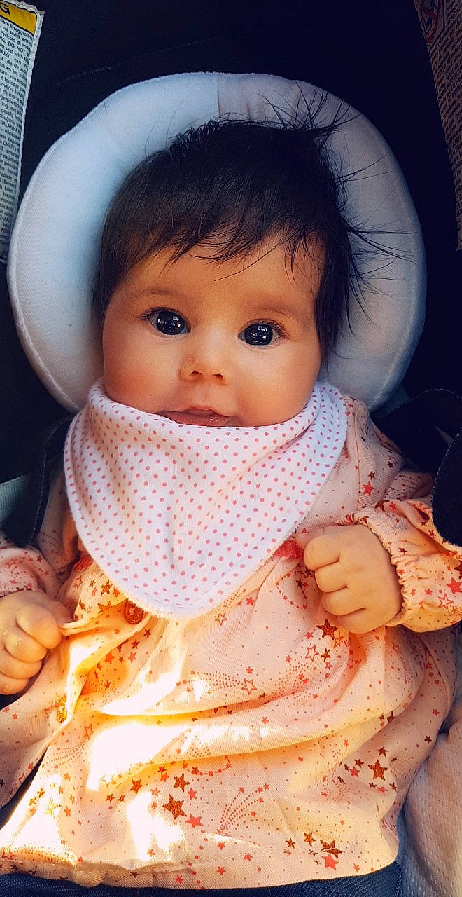 Elyna a rejoint le concours — aidez-le/la à gagner de superbes lots ! cheek, child, doll, girl, infant, iris, nose, person, skin, toddler, toy