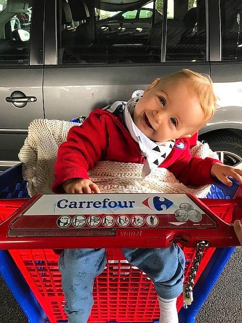 Ayden participe au concours pour gagner de l'argent avec cette photo : auto_part, automotive_design, automotive_exterior, automotive_lighting, baby, bumper, car, carmine, child, family_car, fun, joy, luxury_vehicle, motor_vehicle, person, recreation, sitting, smile, toddler, toy
