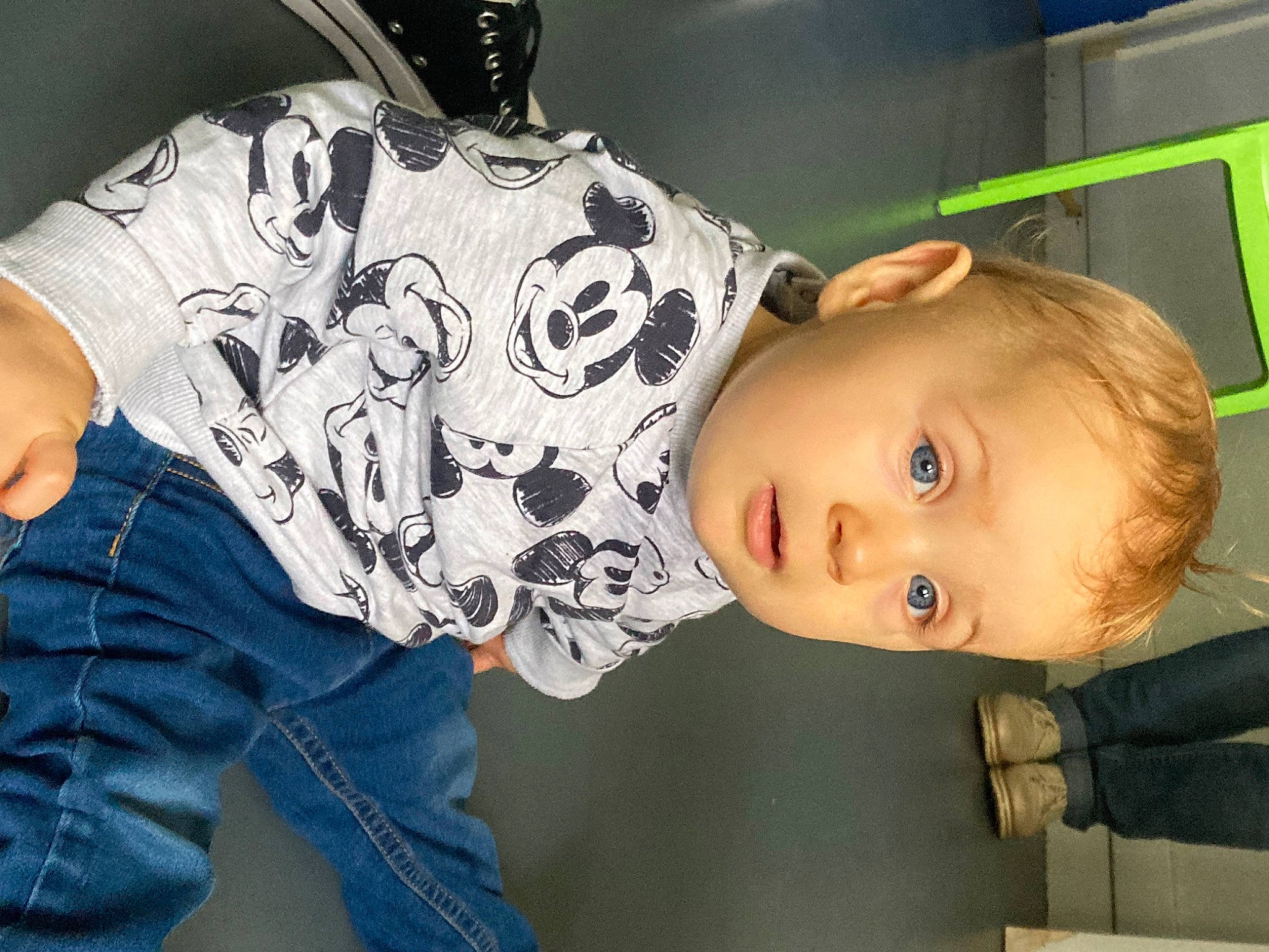 Ayden participe au concours pour gagner de l'argent avec cette photo : astronaut, baby, baby_products, child, eyewear, fashion_accessory, fun, hairstyle, happy, headgear, mouth, pattern, person, personal_protective_equipment, play, room, sitting, sleeve, space, t_shirt