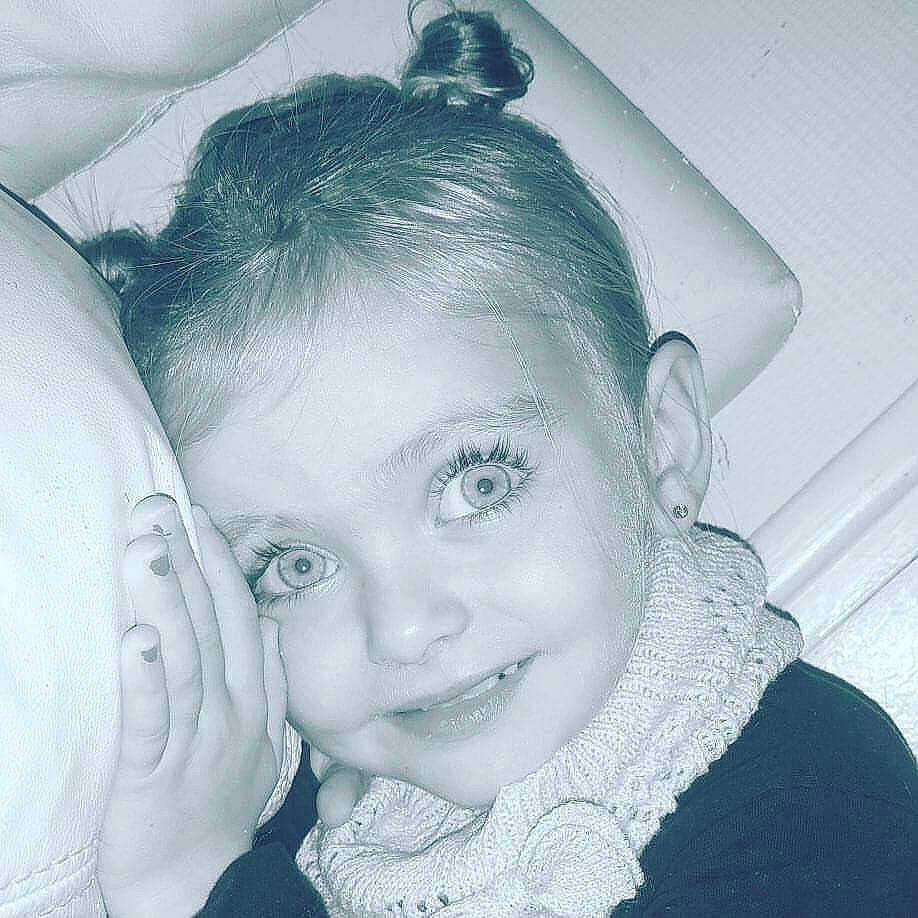 Taïs a rejoint le concours — aidez-le/la à gagner de superbes lots ! beauty, cheek, child, chin, ear, emotion, eye, eyebrow, face, forehead, girl, head, joy, lip, mouth, nose, organ, person, portrait, skin