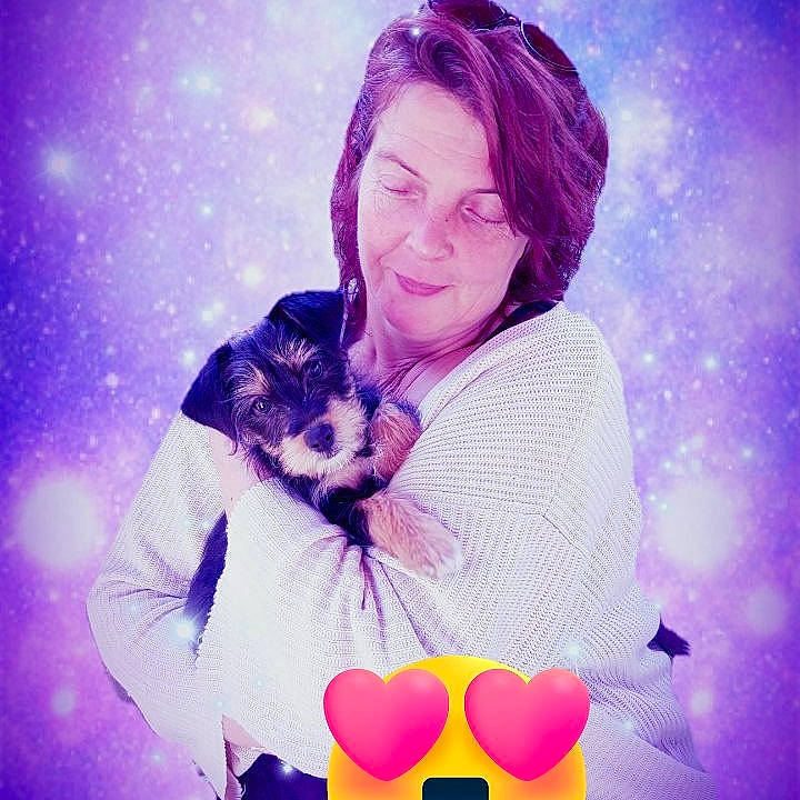 Nina a rejoint le concours — aidez-le/la à gagner de superbes lots ! cool, fun, happy, joy, love, person, purple, sky, smile