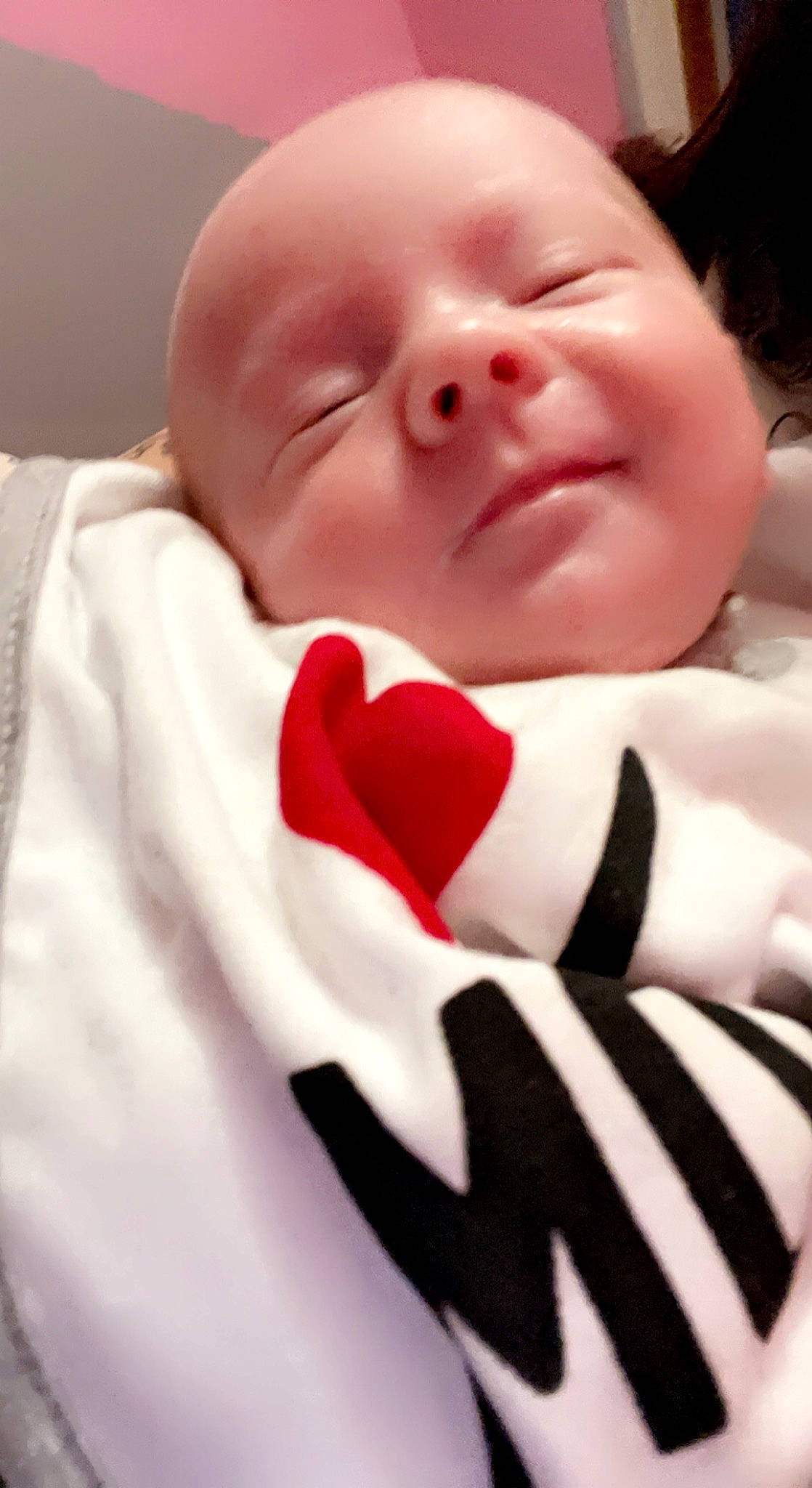 Raphaël a rejoint le concours — aidez-le/la à gagner de superbes lots ! baby, baby_toddler_clothing, cheek, child, chin, collar, comfort, eyelash, facial_expression, happy, lip, mouth, nose, person, pink, skin, sleeve, thumb, tie, toddler