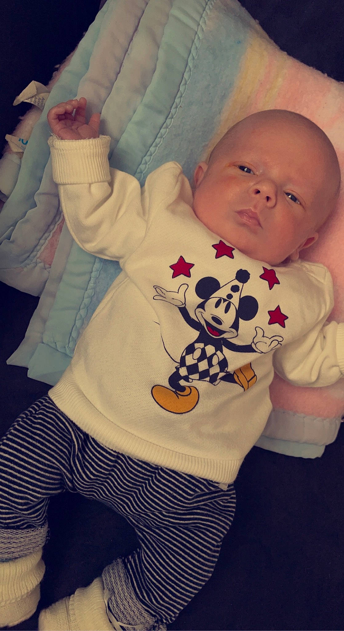 Raphaël a rejoint le concours — aidez-le/la à gagner de superbes lots ! baby, baby_sleeping, baby_toddler_clothing, cheek, comfort, cool, finger, hairstyle, hand, happy, headgear, human_body, mouth, neck, nose, person, skin, sleeve, t_shirt, toddler