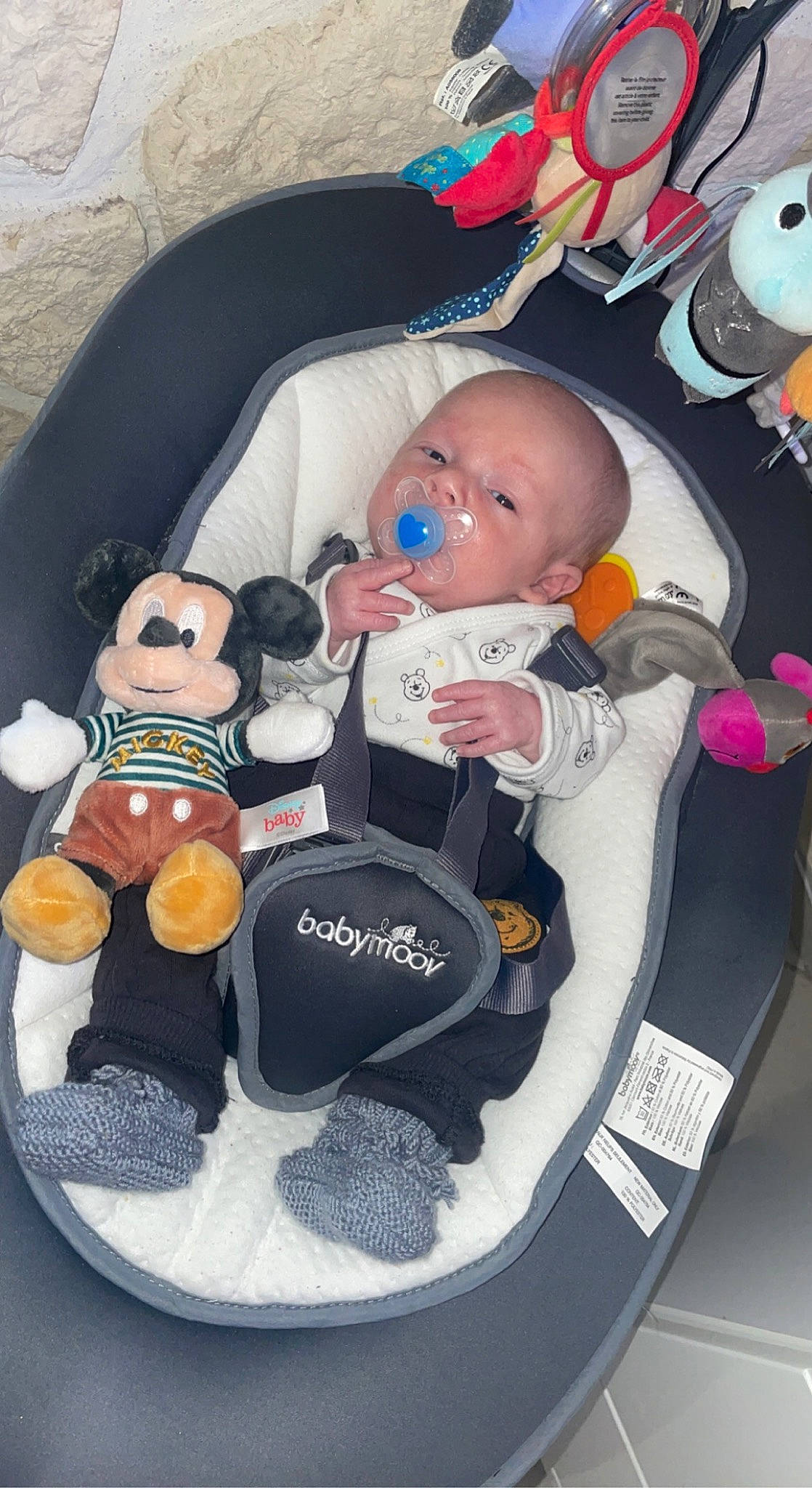 Raphaël a rejoint le concours — aidez-le/la à gagner de superbes lots ! baby, baby_carriage, baby_products, baby_safety, baby_sleeping, baby_toddler_clothing, baby_toys, car_seat, cheek, child, comfort, fictional_character, head, mammal, person, product, stuffed_toy, textile, toddler, toy