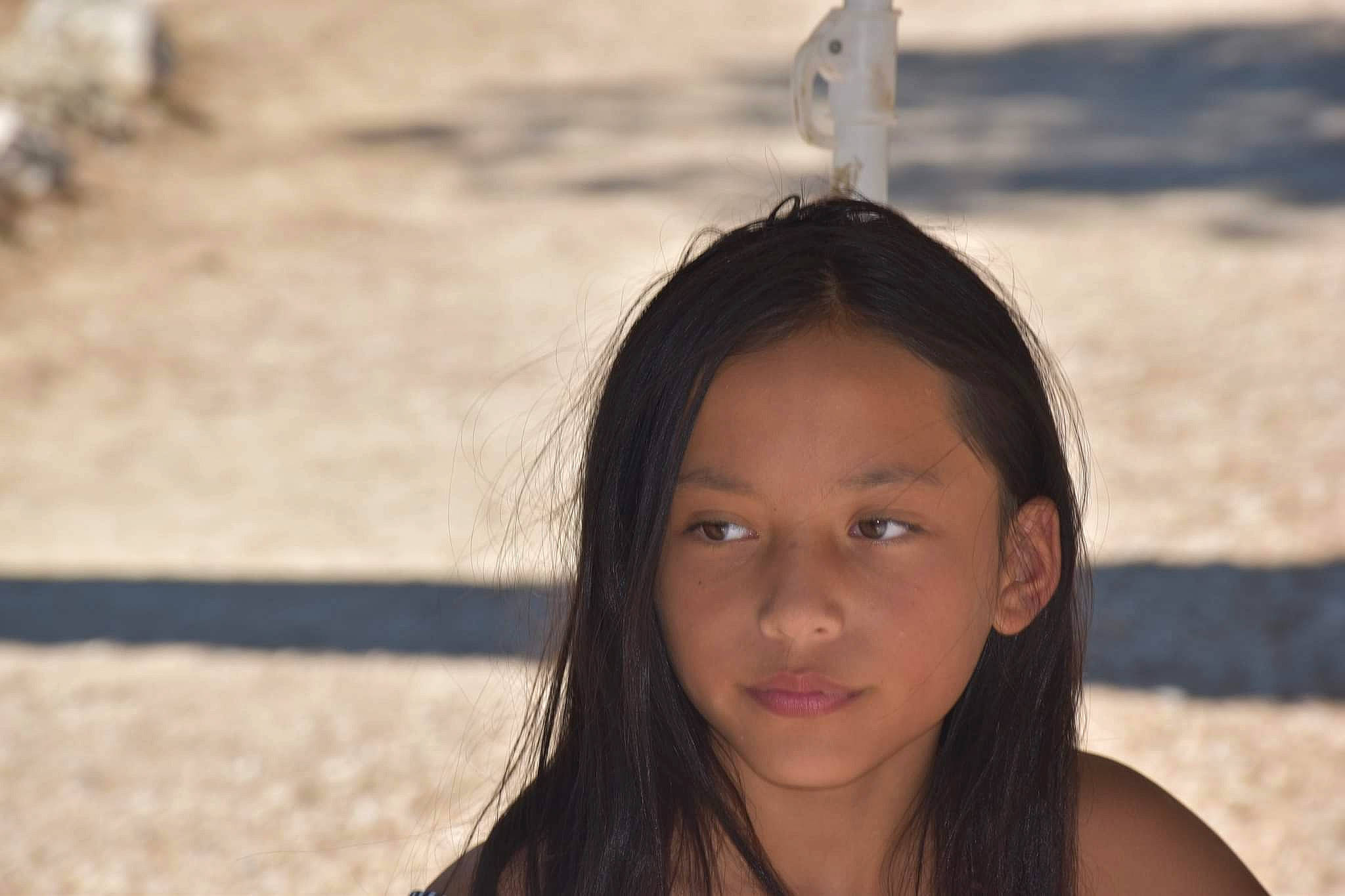 Tatiana a rejoint le concours — aidez-le/la à gagner de superbes lots ! black_hair, brown_hair, chin, eyebrow, eyelash, flash_photography, fun, grass, happy, landscape, leisure, lip, long_hair, neck, people_in_nature, person, sand, summer, sunlight, travel
