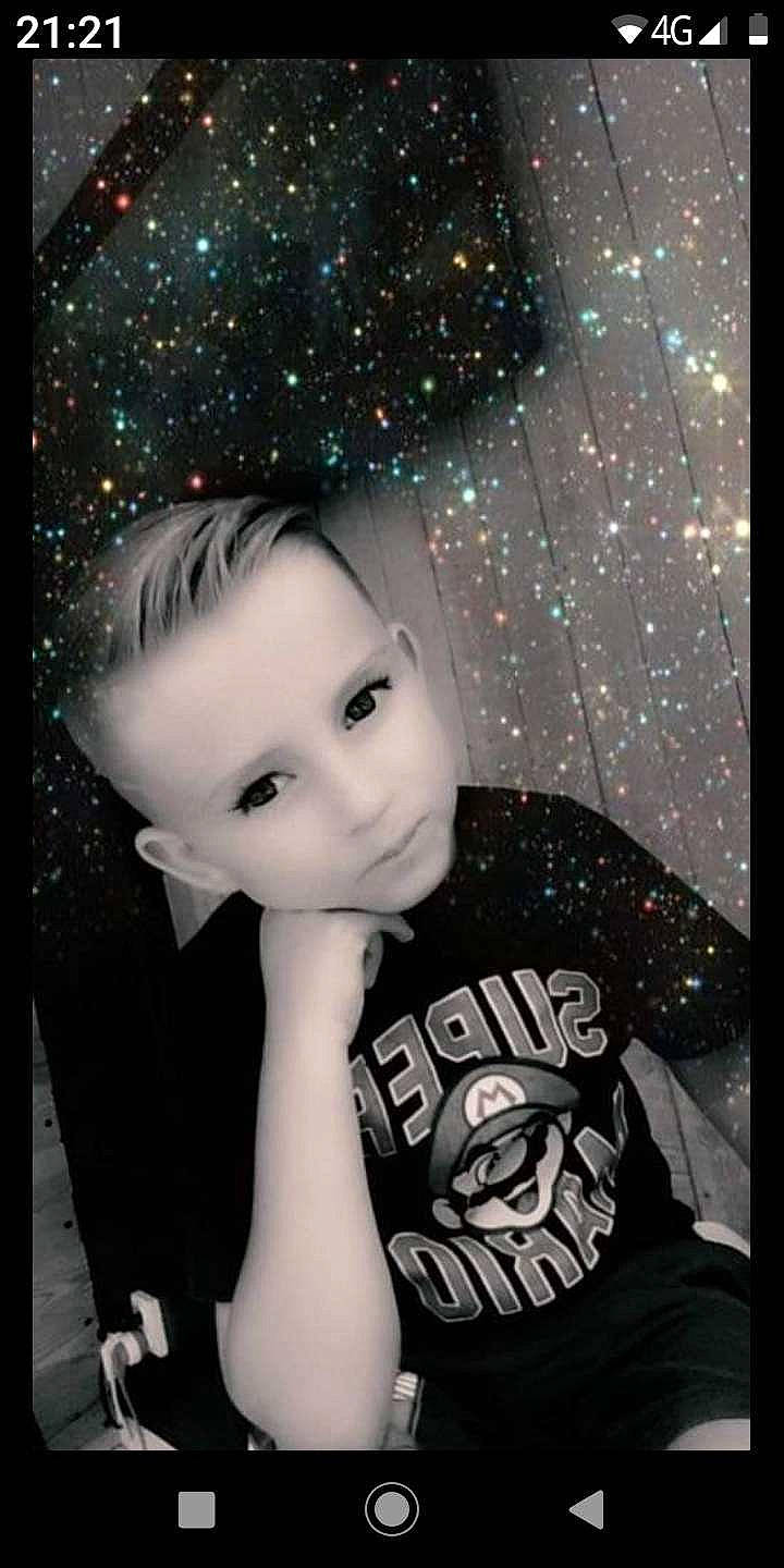 Noah a rejoint le concours — aidez-le/la à gagner de superbes lots ! art, black_hair, cheek, child, doll, event, eye, eyebrow, facial_expression, flash_photography, fun, hair, hairstyle, happy, head, lip, organ, pattern, person, space