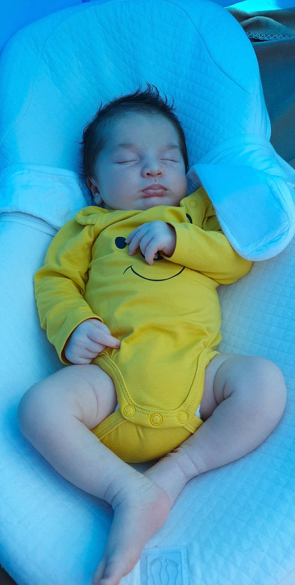 Alessio participe au concours pour gagner de l'argent avec cette photo : baby, baby_safety, baby_sleeping, baby_toddler_clothing, cheek, child, comfort, eye, face, finger, gesture, happy, head, linens, nose, person, skin, sleeve, thigh, thumb