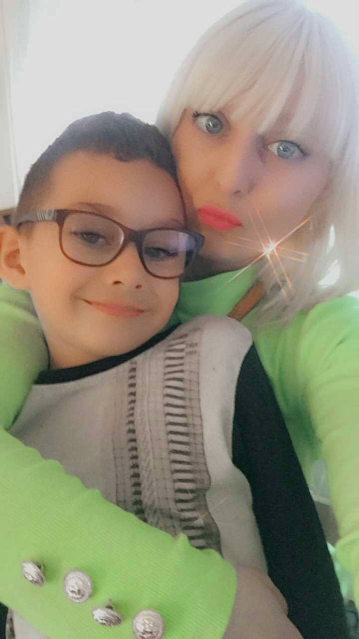 Sheim participe au concours pour gagner de l'argent avec cette photo : black_hair, child, cool, eyewear, face, forehead, glasses, joy, nose, person, photography, selfie, skin, smile, vision_care