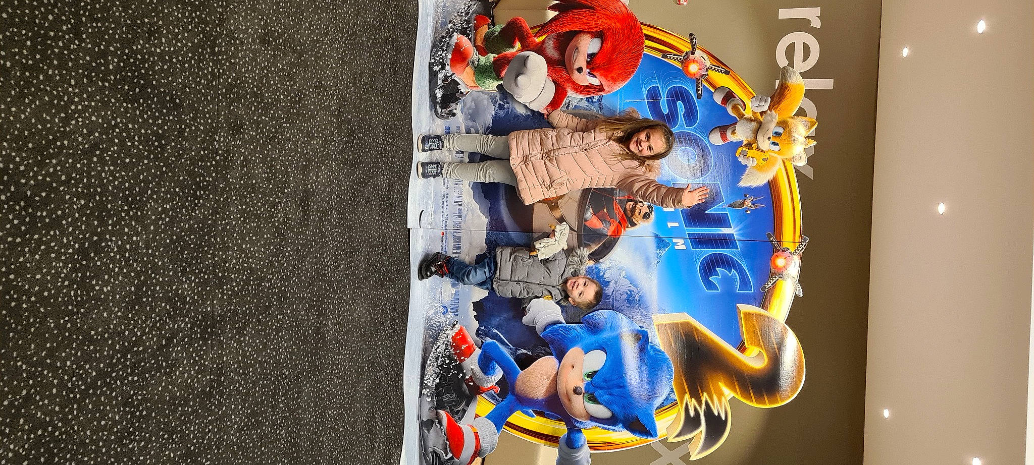 Emma a rejoint le concours — aidez-le/la à gagner de superbes lots ! advertising, asphalt, competition_event, electric_blue, fan, fictional_character, font, graphics, jersey, joy, person, player, space, sports, sports_equipment, sports_gear, sports_uniform, sportswear, t_shirt, team