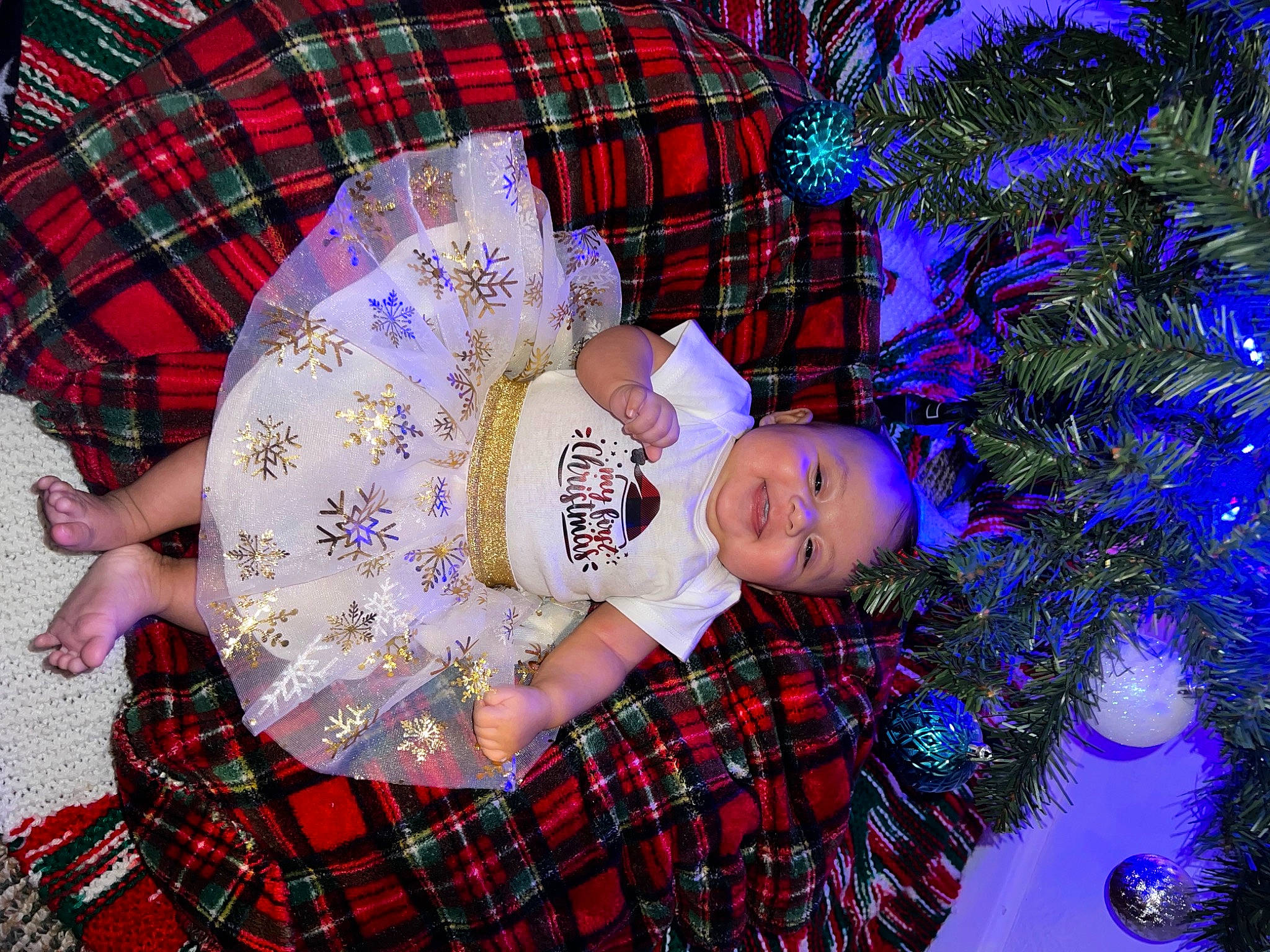 Temari is registered to the contest to win money with this photo: baby, baby_toddler_clothing, blue, christmas_decoration, christmas_ornament, christmas_tree, design, event, evergreen, hat, headwear, ornament, pattern, person, plaid, plant, purple, sleeve, tartan, textile