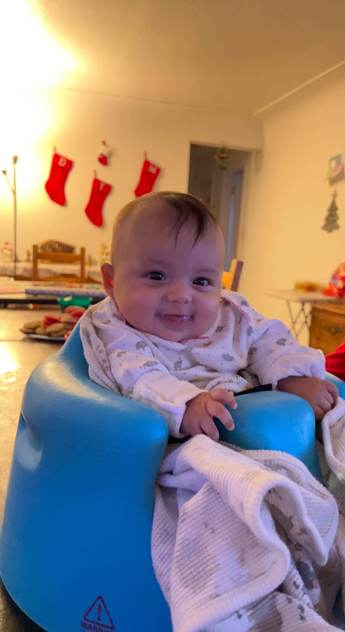 Temari is registered to the contest to win money with this photo: baby, baby_products, baby_toddler_clothing, bib, cheek, child, comfort, flooring, fun, hairstyle, happy, joy, laugh, person, play, room, sitting, skin, smile, standing