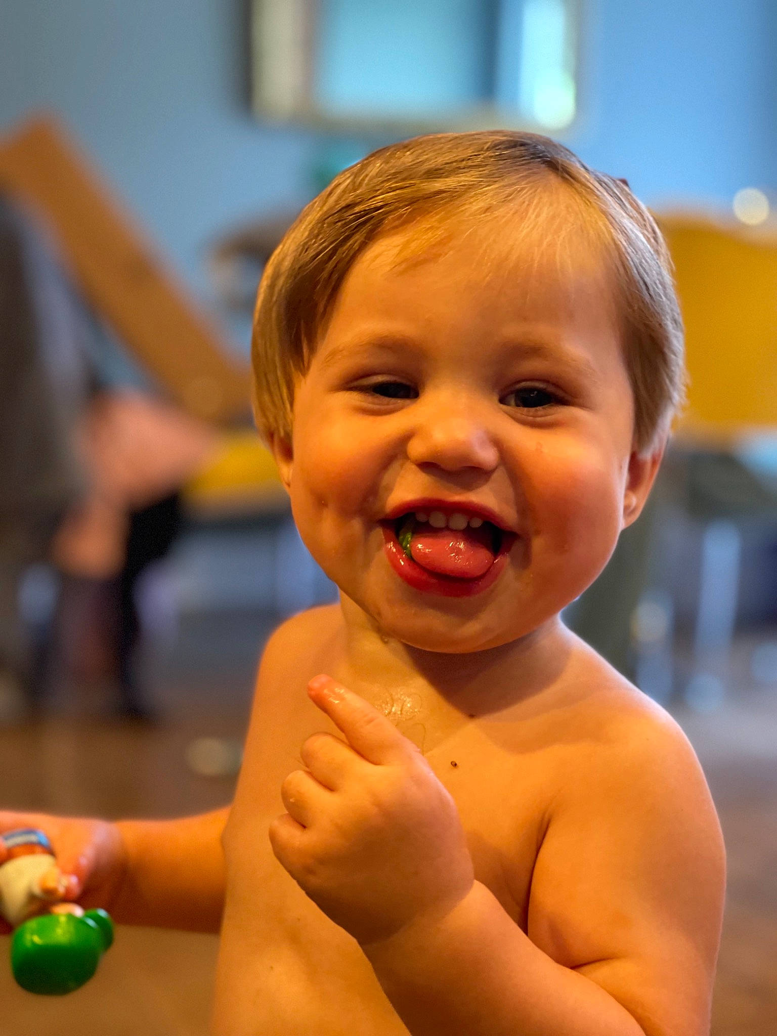 Wylder is registered to the contest to win money with this photo: arm, cheek, chest, face, finger, fun, gesture, hand, happy, human_body, iris, joy, leisure, lip, mouth, neck, nose, person, skin, smile