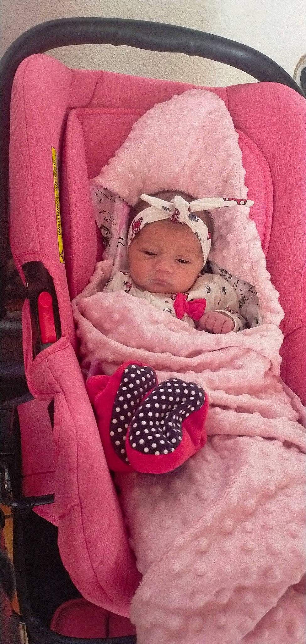 Sway participe au concours pour gagner de l'argent avec cette photo : baby, baby_products, baby_safety, baby_sleeping, baby_toddler_clothing, beauty, cheek, child, comfort, face, head, headwear, infant_bed, linens, magenta, mouth, person, pink, skin, textile