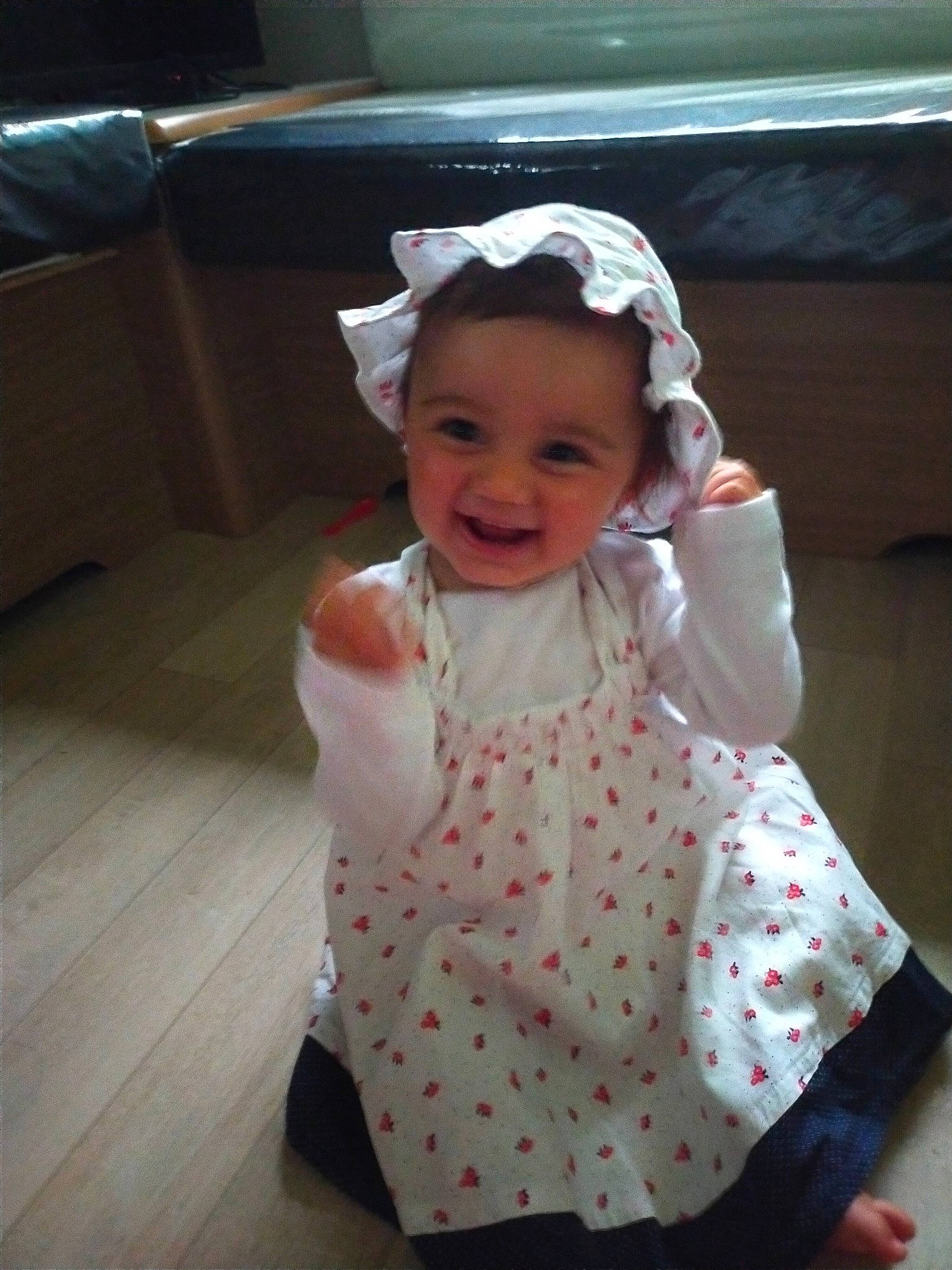 Sway participe au concours pour gagner de l'argent avec cette photo : baby, baby_products, baby_safety, baby_toddler_clothing, chair, child, day_dress, eyewear, face, fashion_accessory, fun, happy, headband, joy, one_piece_garment, pattern, person, pink, sleeve, smile