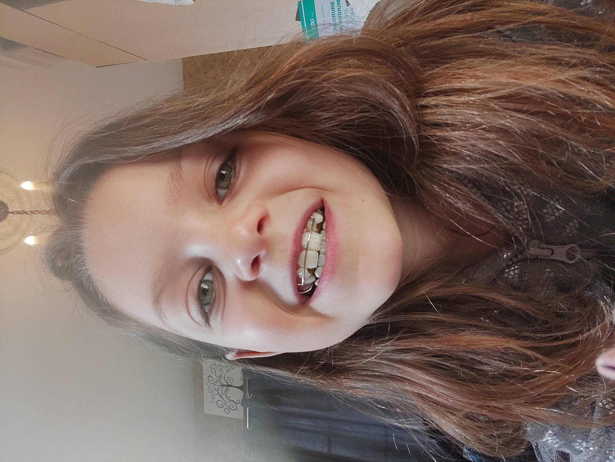 Elsa a rejoint le concours — aidez-le/la à gagner de superbes lots ! bangs, black_hair, cheek, dress, eye, eyelash, flash_photography, happy, iris, jaw, joy, layered_hair, lip, lipstick, makeover, mouth, neck, nose, person, skin