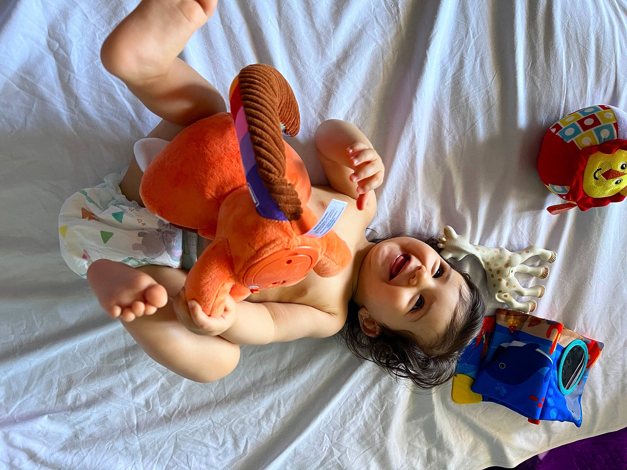 Dayna participe au concours pour gagner de l'argent avec cette photo : abdomen, baby, comfort, happy, health_care, hospital, human_body, joint, joy, knee, leg, leisure, medical, medical_equipment, medical_procedure, mouth, orange, patient, person, skin