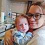Chris a rejoint le concours — aidez-le/la à gagner de superbes lots ! accessories, architecture, baby, building, clothing, cup, face, furniture, glasses, head, hospital, indoors, newborn, pants, people, person, photography, portrait, selfie, t_shirt