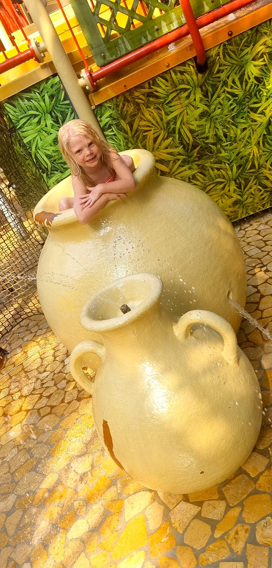 Madison participe au concours pour gagner de l'argent avec cette photo : art, artifact, chest, clay, fawn, garden, grass, happy, joy, lawn_ornament, metal, person, pottery, sculpture, sitting, smile, snout, statue, temple, terrestrial_animal