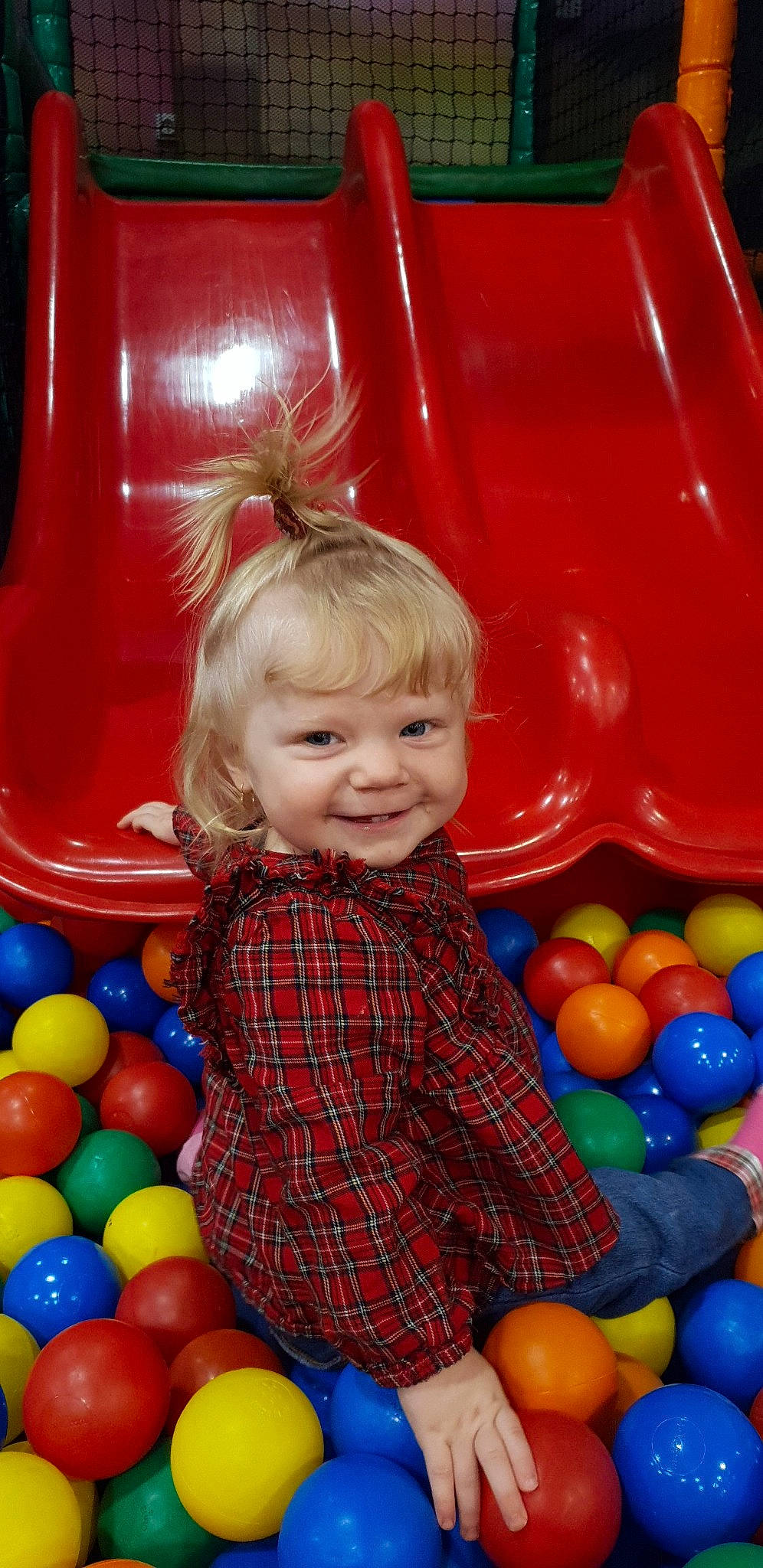 Madison participe au concours pour gagner de l'argent avec cette photo : baby_playing_with_toys, ball, ball_pit, beauty, child, event, fun, happy, joy, leisure, party_supply, person, photograph, playground, product, red, smile, snapshot, toddler, toy