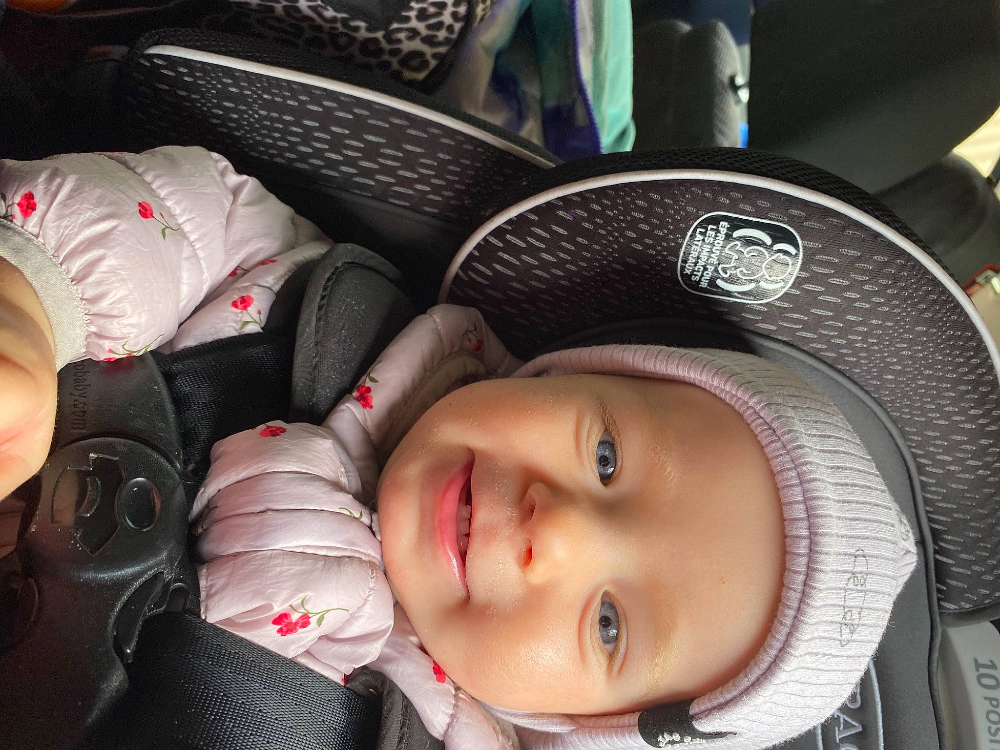 Lyvia participe au concours pour gagner de l'argent avec cette photo : automotive_design, baby_carriage, beauty, car_seat, cheek, comfort, cool, eye, eyebrow, eyelash, flash_photography, headgear, headwear, lip, mouth, nose, organ, person, photograph, product
