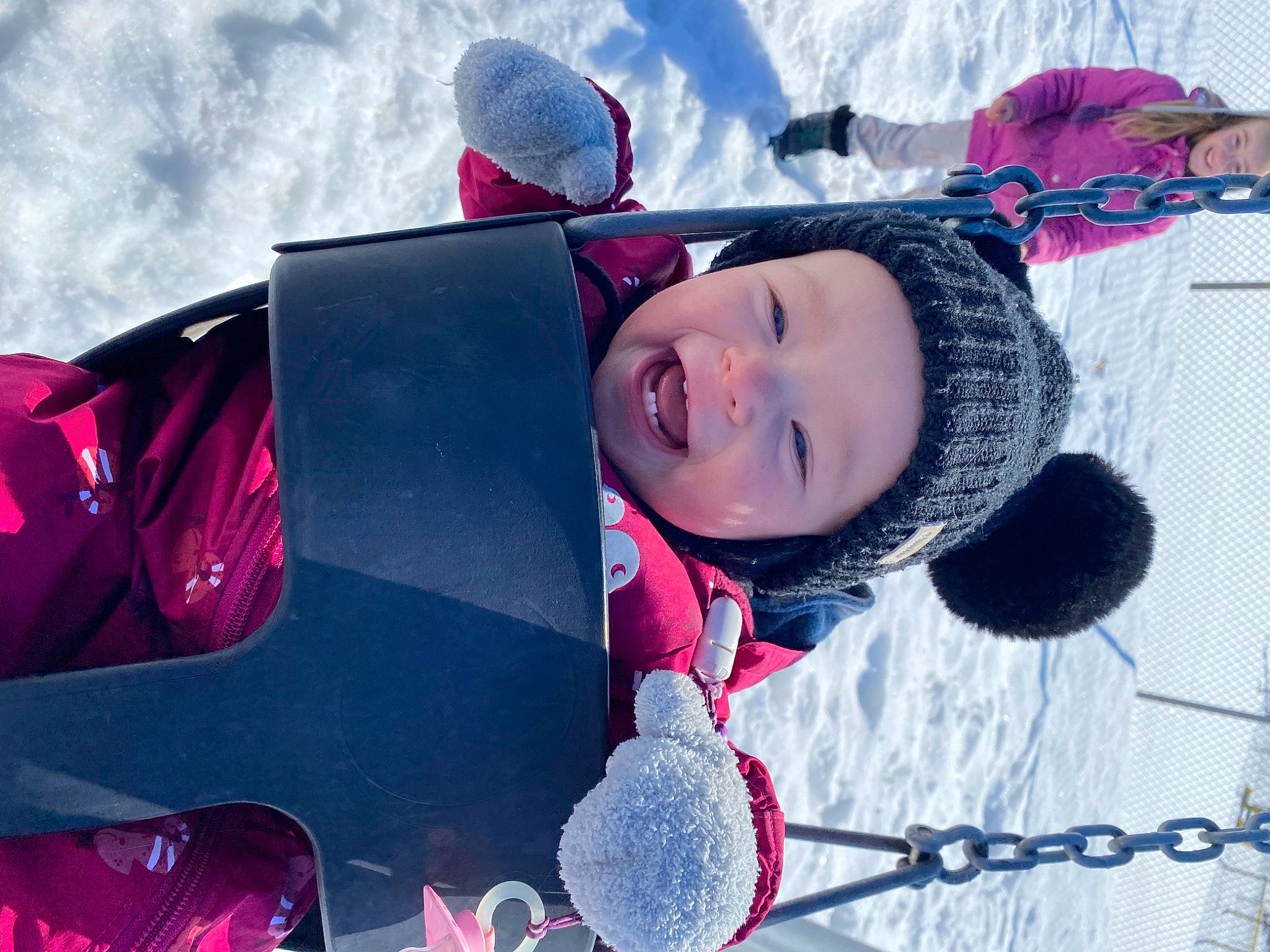 Lyvia a rejoint le concours — aidez-le/la à gagner de superbes lots ! beauty, cap, cloud, cool, eyewear, freezing, fun, happy, hat, headgear, headwear, jacket, joy, leisure, outerwear, person, pink, recreation, slope, smile