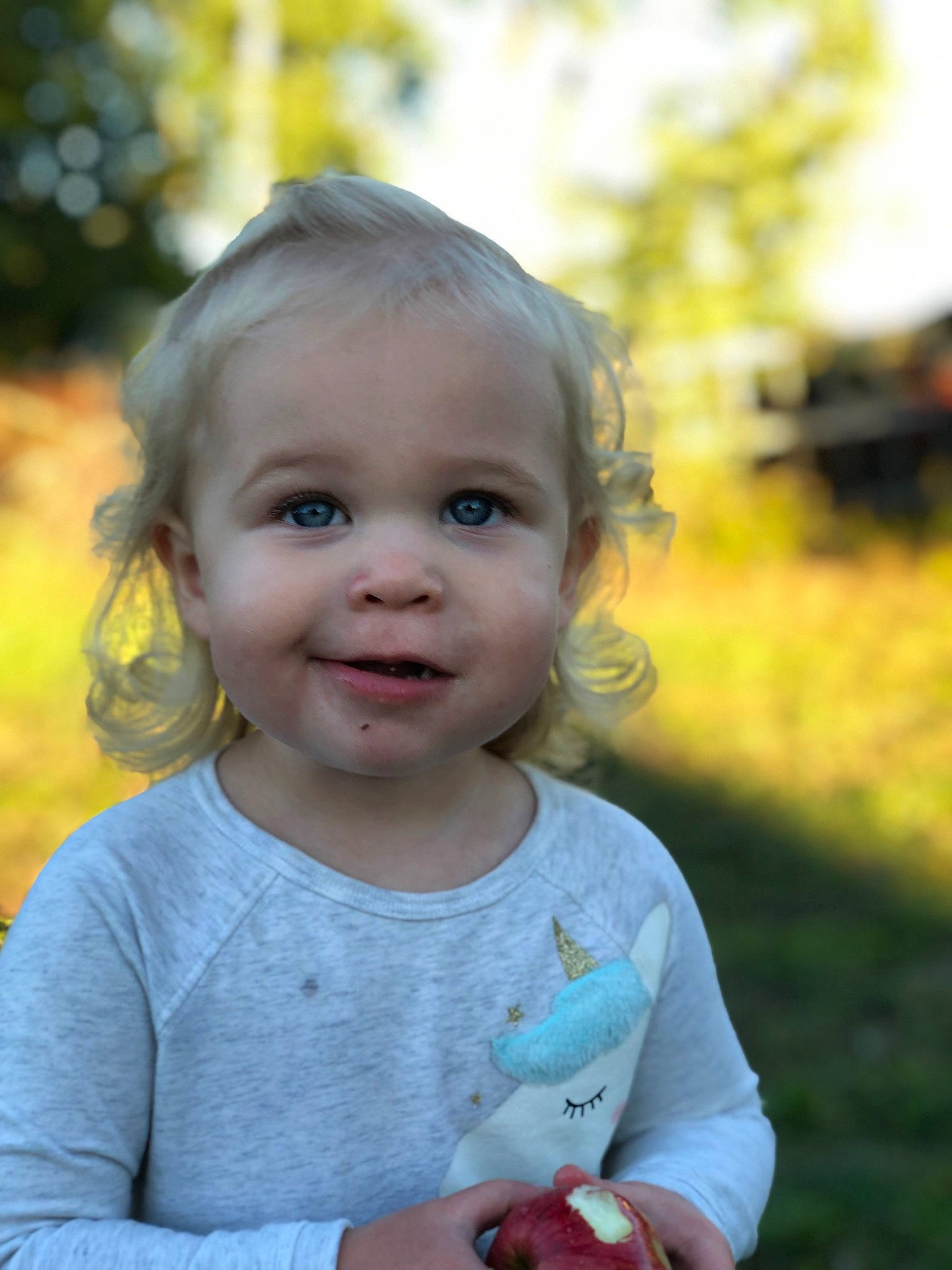 Juliet is registered to the contest to win money with this photo: baby, blond, child, eye, fun, grass, hair, happy, head, iris, joy, leisure, lip, nose, people_in_nature, person, plant, recreation, skin, t_shirt